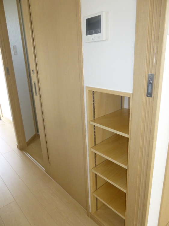静かな時間を楽しむ場所づくりを感じる部屋